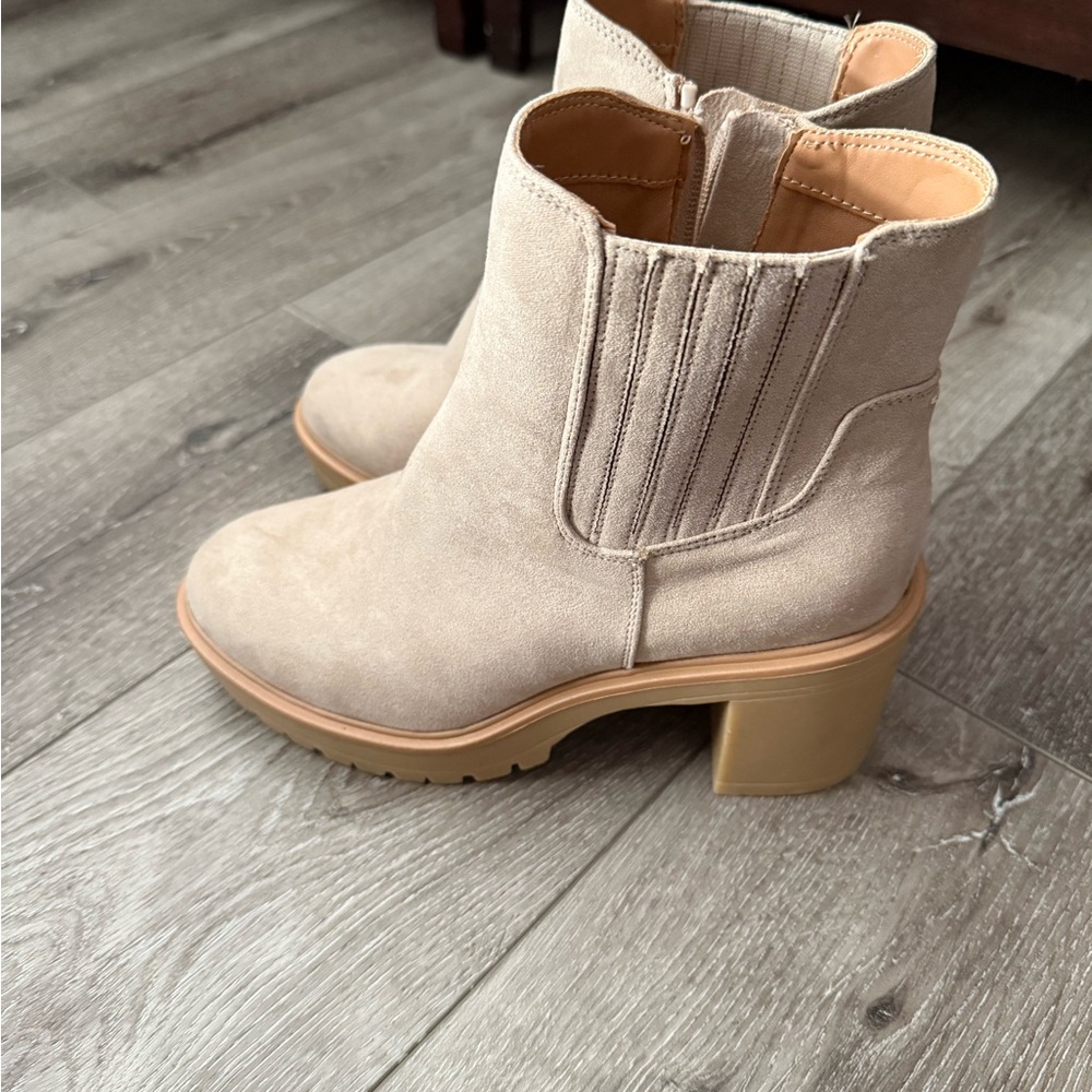 NEW Women's Tan Ankle Boots
